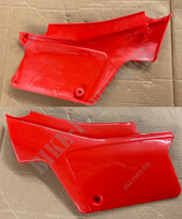 Cache latéral gauche Honda XL250R 1982 couleur rouge R110, XL500R en ajoutant une fixation avant